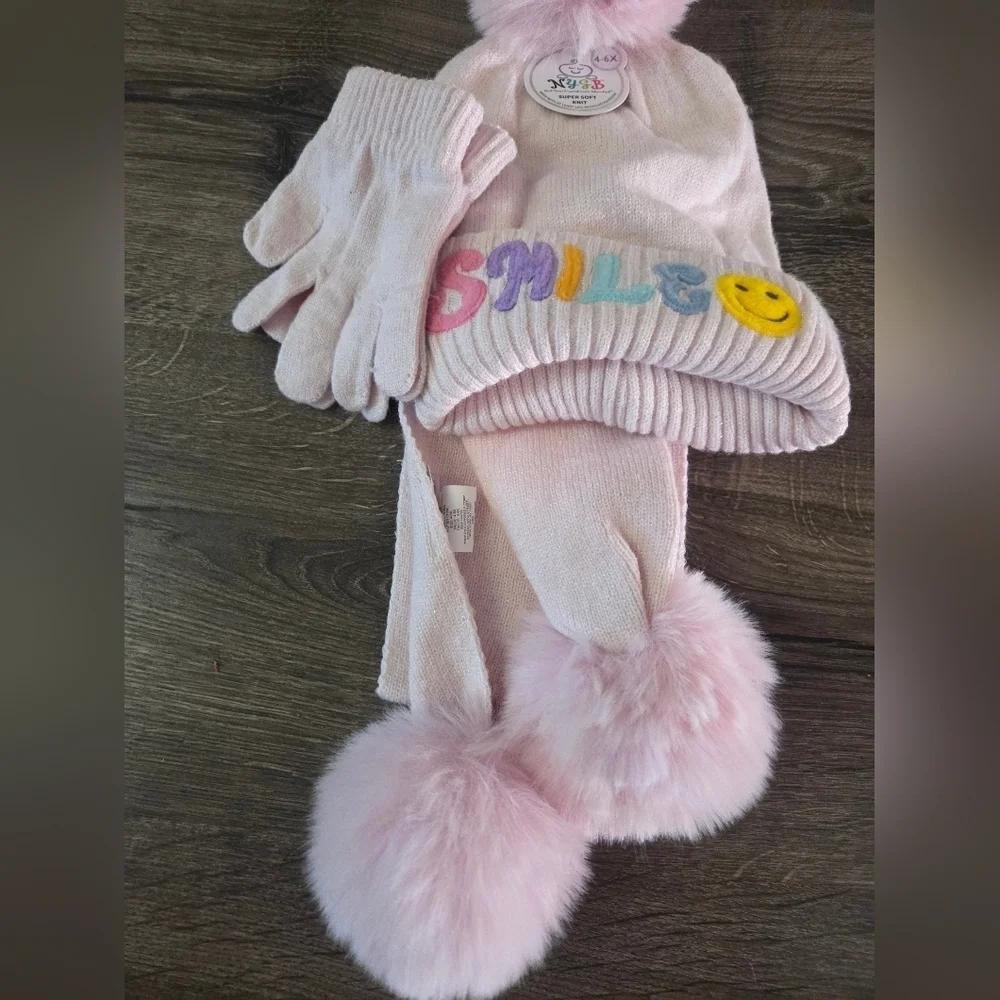 Girls super soft hat, gloves and scarf set size 4-6x NWT
